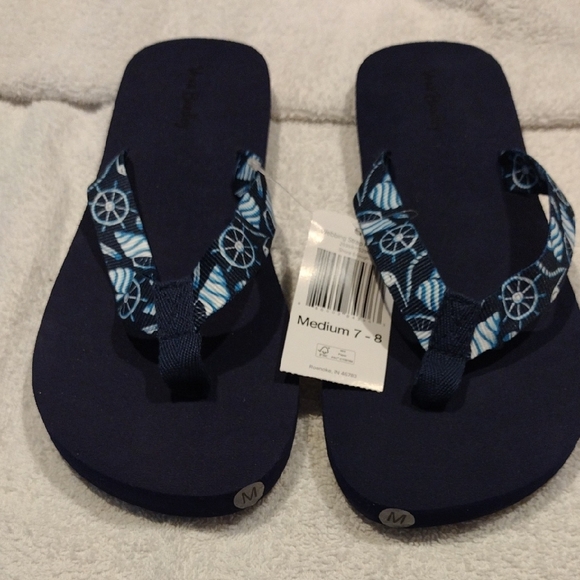 Vera Bradley, Flip Flops with Webbing Strap With Nautical design. - Picture 2 of 4